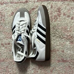 Adidas Sambas Size Men’s 6/ Women’s 8 but fit me as a 7.5